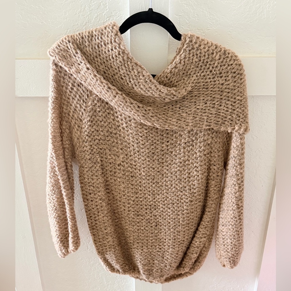 Cozy Chunky Knit Women's Sweater in Beige